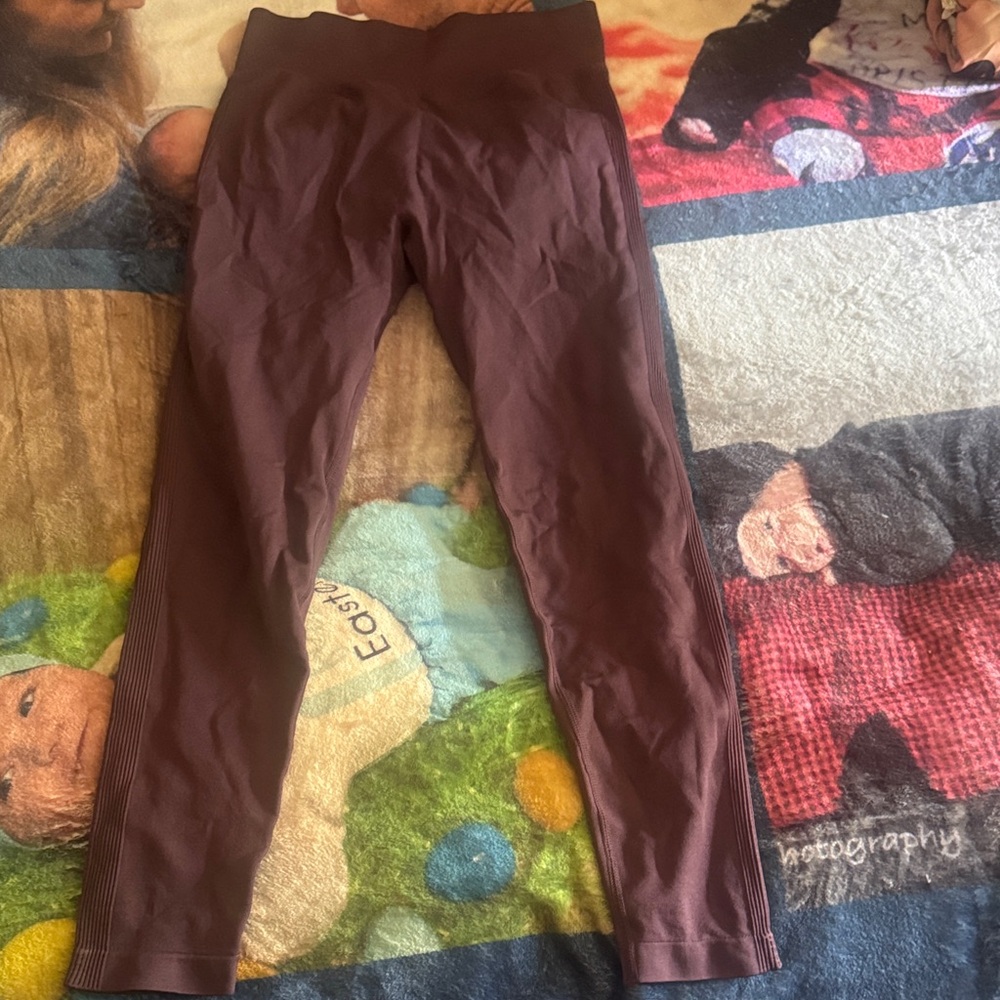 Maroon ruffle butt Leggins